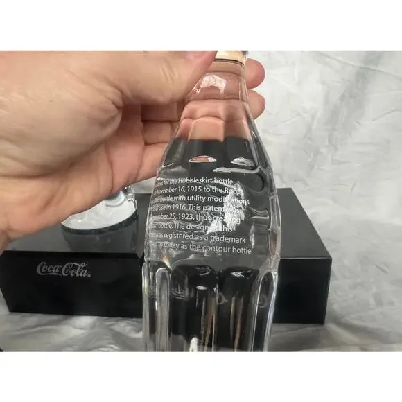 Set of 2 Coca-Cola Collectors Christmas‎ Bottles Hobbleskirt solid & stands 6 oz